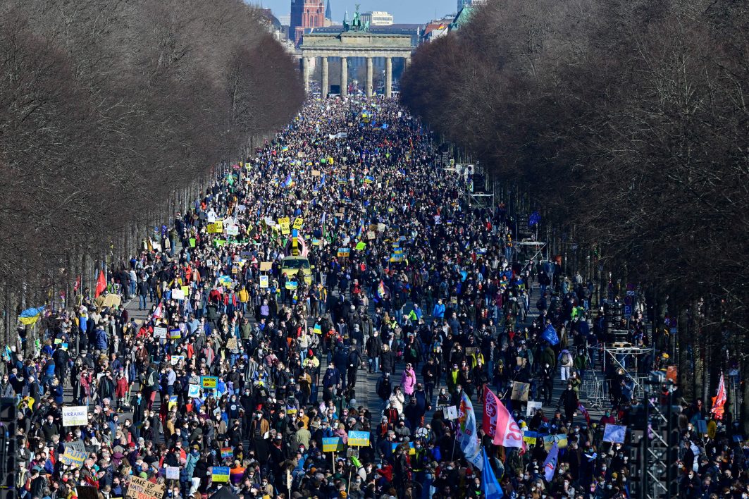Demonstration gegen Russlands Invasion in der Ukraine. Berlin, 13. März 2022.