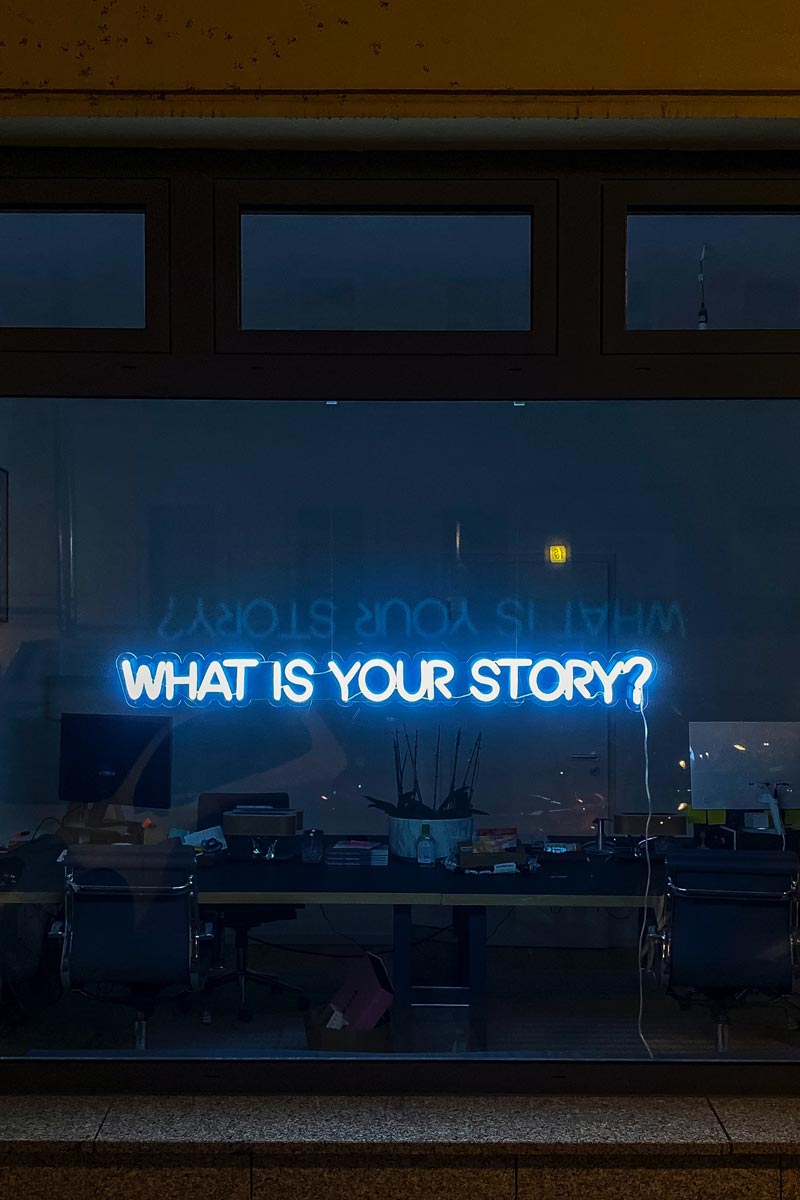 Neonlicht "What is your story?"